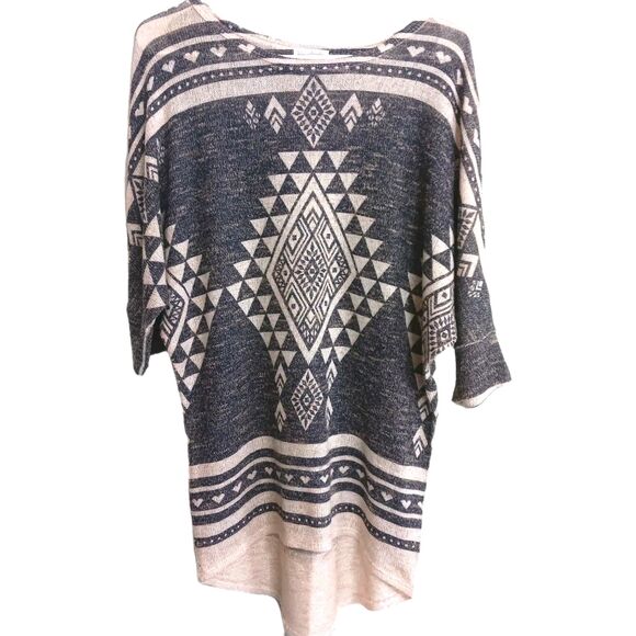 Charming Charlie Made In The USA Geometric Aztec Design Sz M Top Blueish Gray - Picture 1 of 12